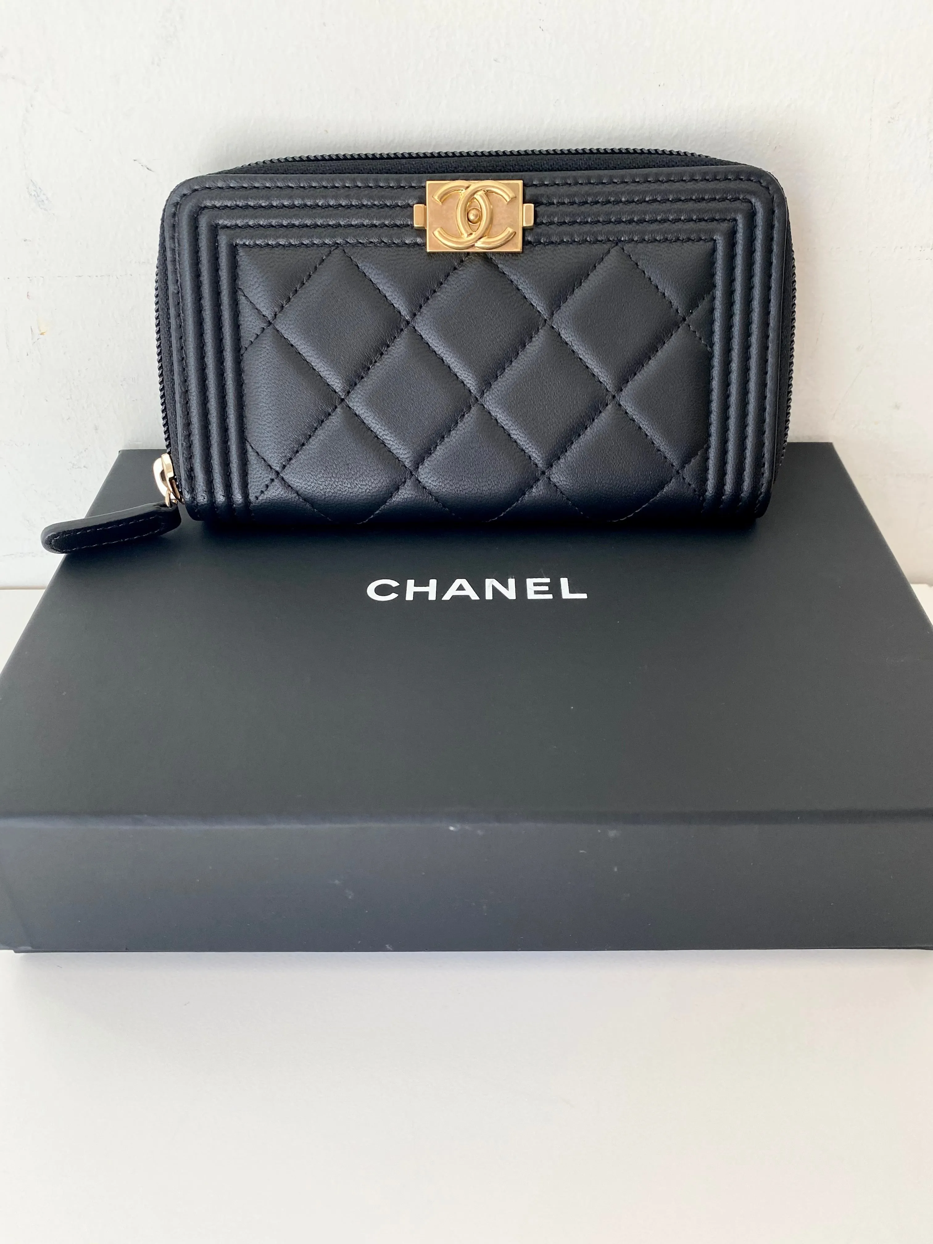 Chanel le boy wallet