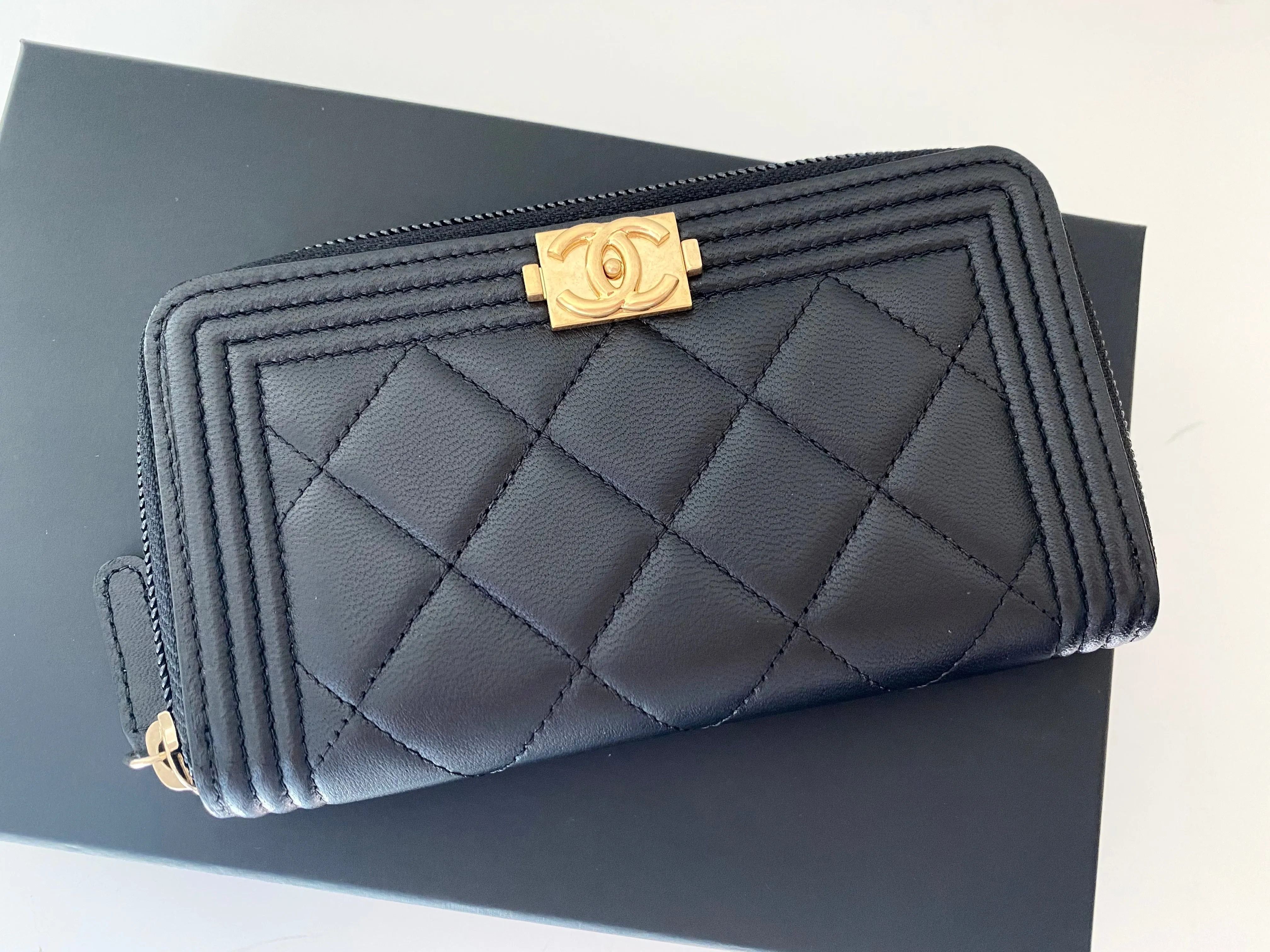 Chanel le boy wallet