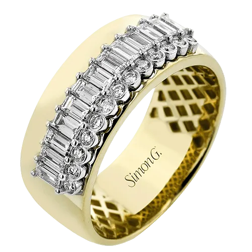 Fashion Ring In 18k Gold With Diamonds