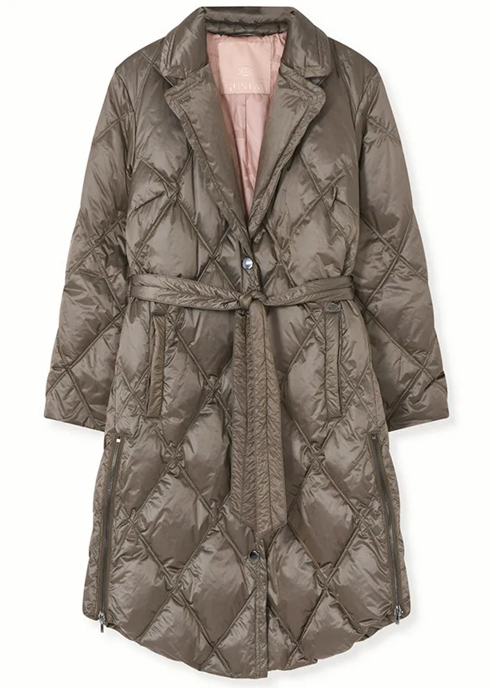 Sure! A more optimized title for this e-commerce product in English, requiring modifiers, could be: Gustav Kika Quilted A-Shape Coat 50308 Jakke with Animal Fur