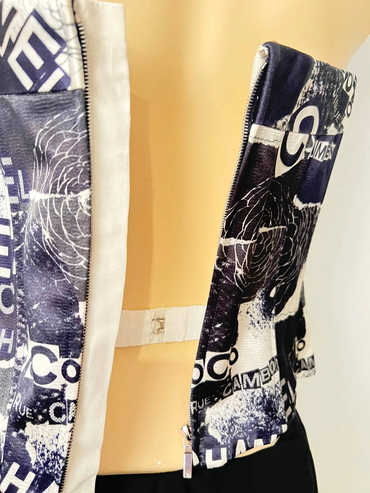 RARE Chanel Coco, 1 Rue Cambon 2020 Fall 20A Iconic Logos Graffiti Black/Blue/White Satin Corset Bustier Camisole FR 40 US 4/6